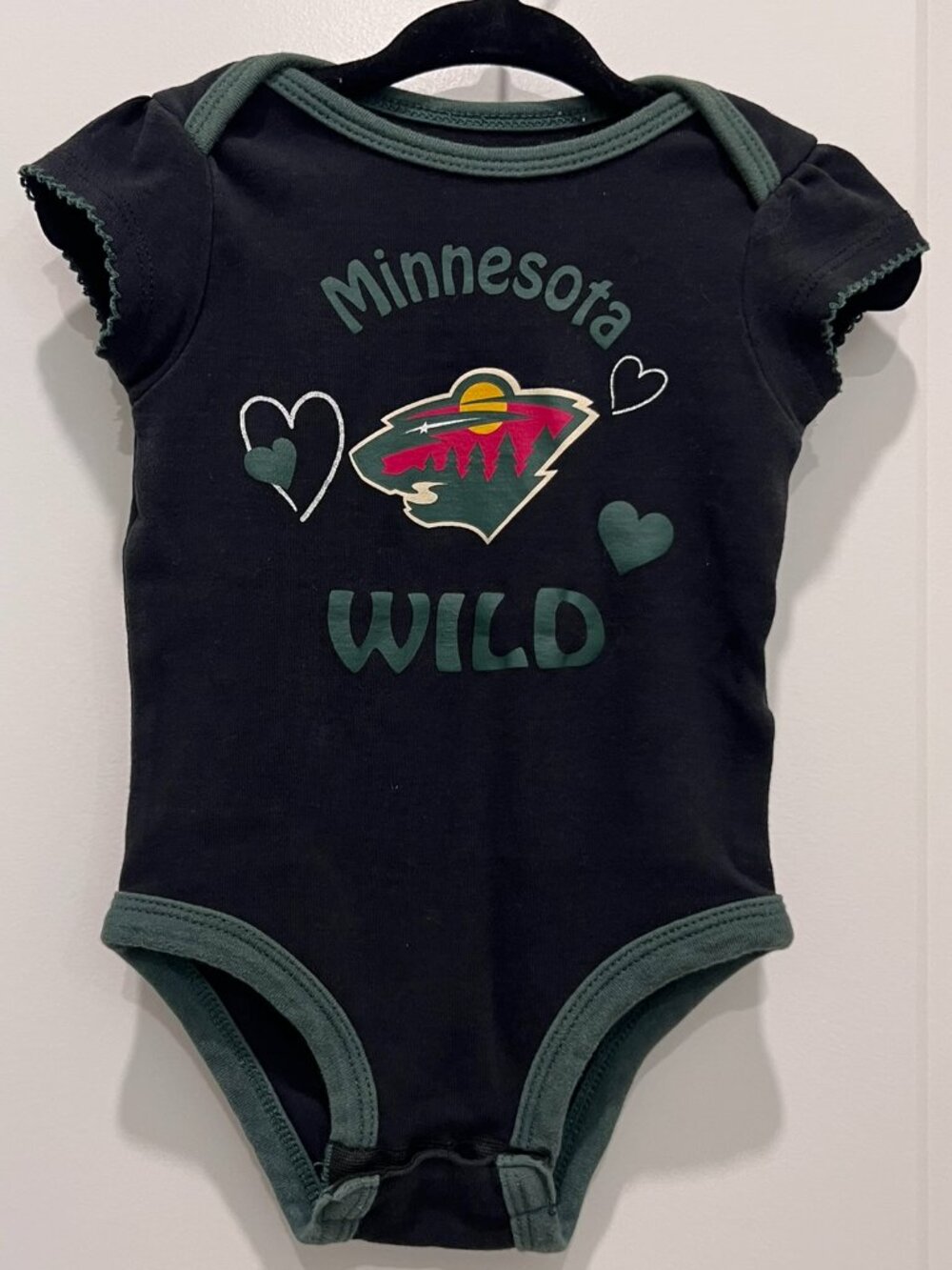 2/$12 💥♻ NHL Minnesota Wild Hockey Girls Black/Green Onesie | Size 6/9m | 6854